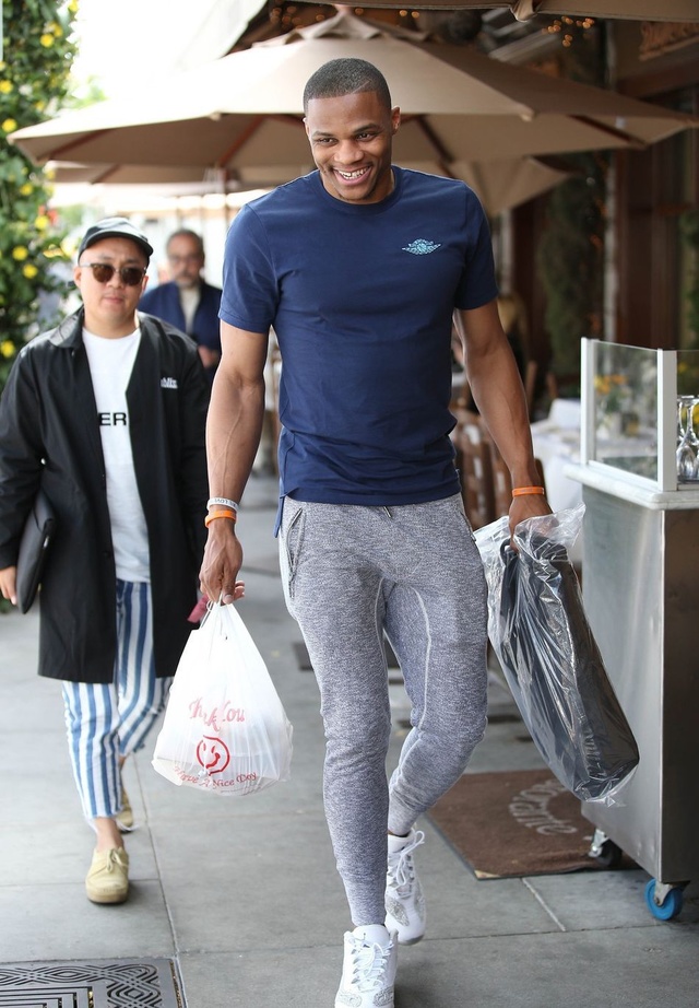 围绕赛事的 围绕赛事的